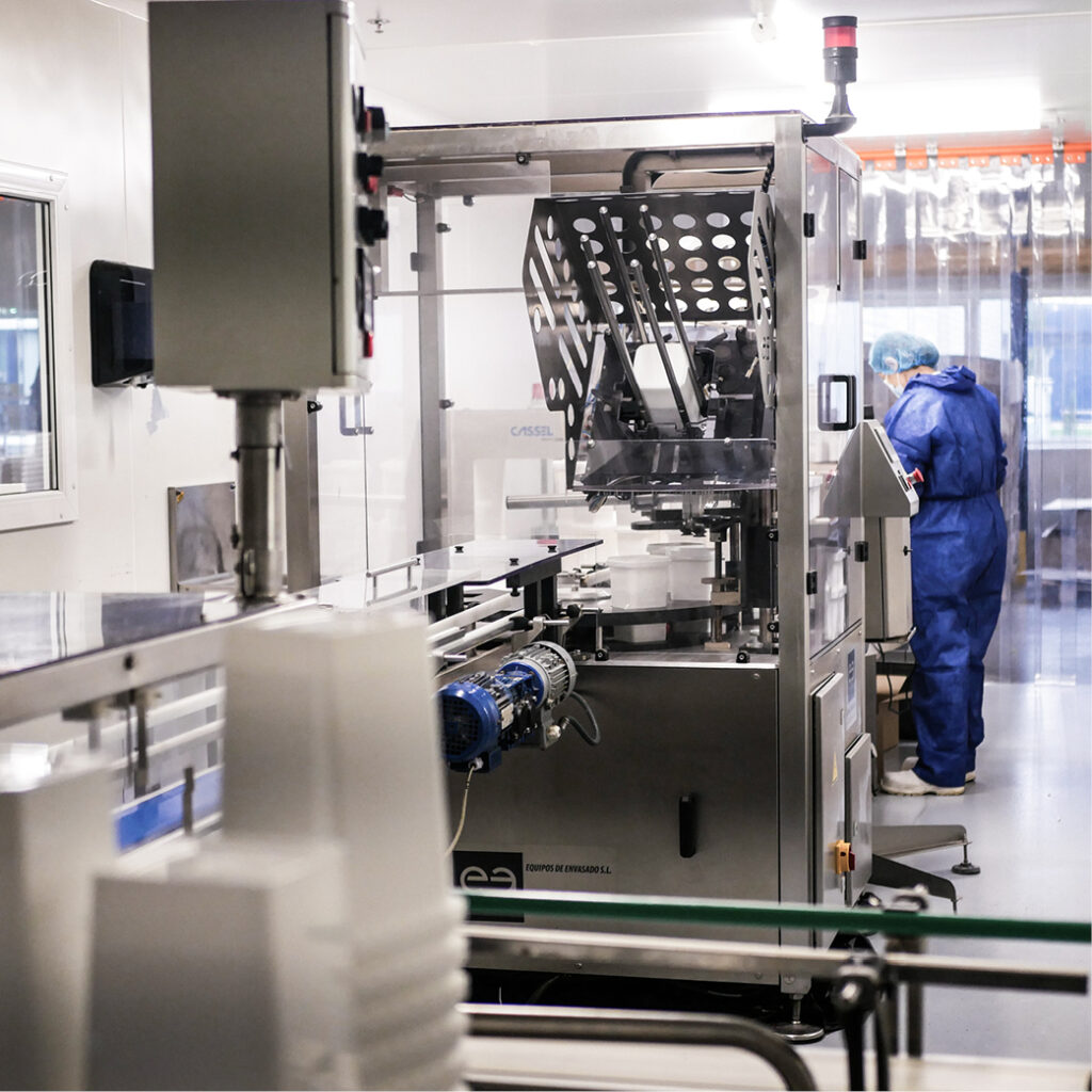 Vue sur une salle de conditionnement automatique
